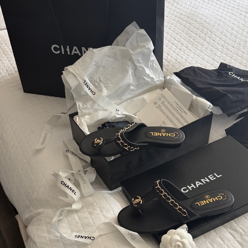 CHANEL Black Leather Chain-Trim Slide Sandals with Gold CC - Picture 2 of 9